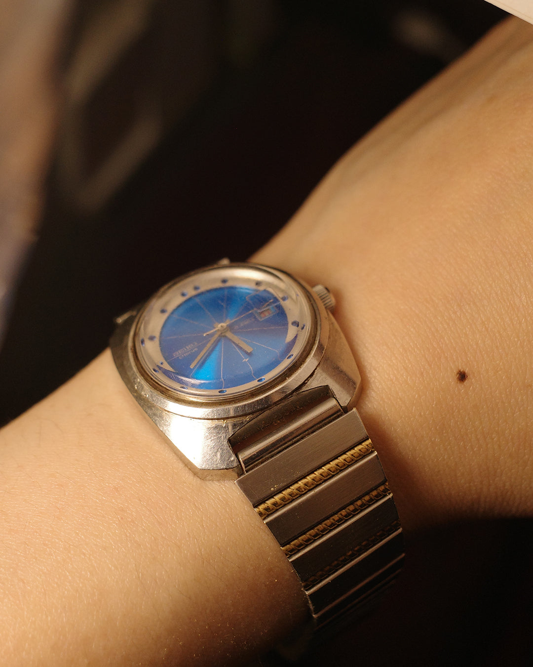 1979 Seiko futuristic blue round dial automatic watch 2118-0320
