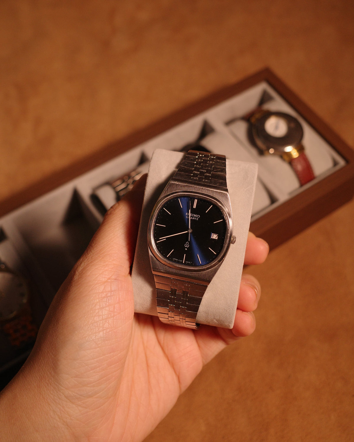 1977 Seiko Metallic Blue TV Dial Date Quartz watch 4122-5020