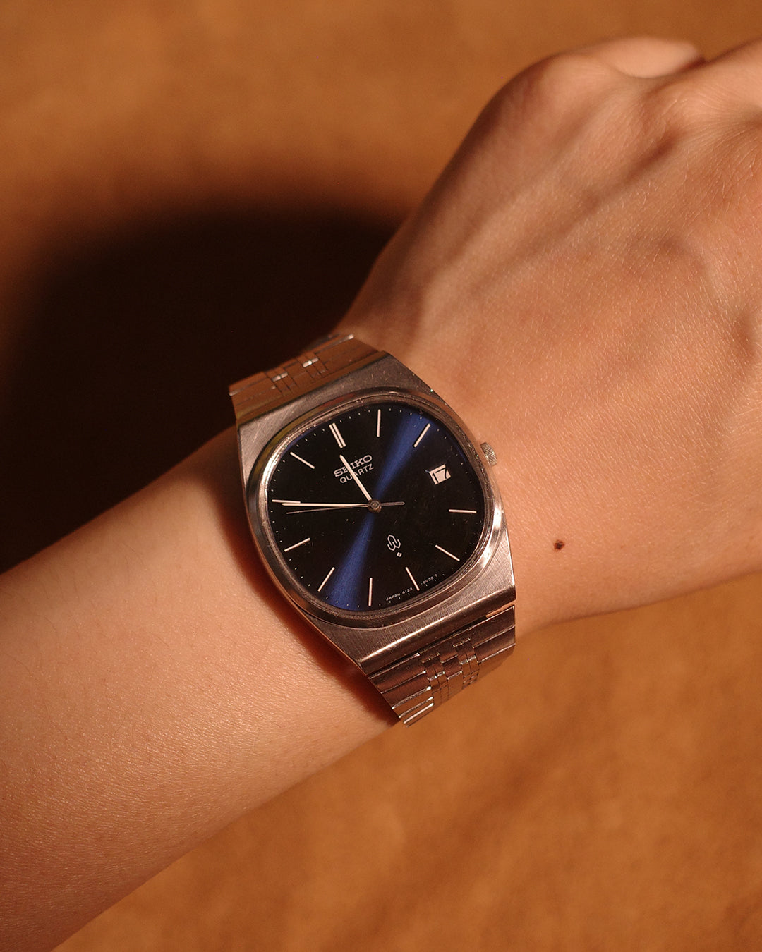 1977 Seiko Metallic Blue TV Dial Date Quartz watch 4122-5020