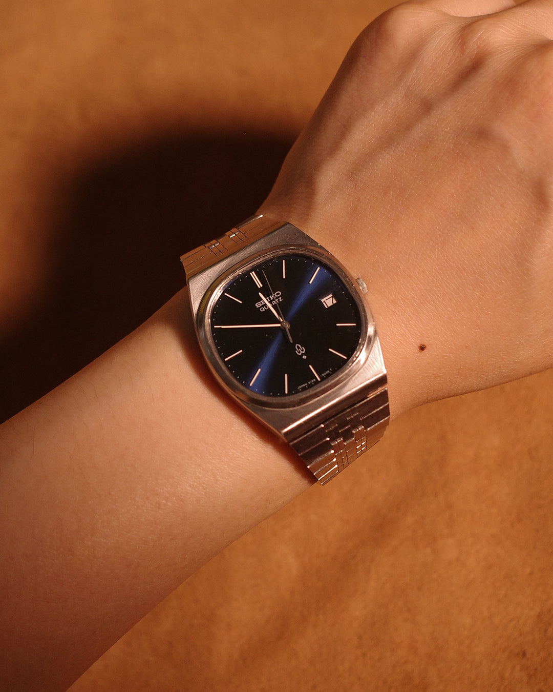 1977 Seiko Metallic Blue TV Dial Date Quartz watch 4122-5020