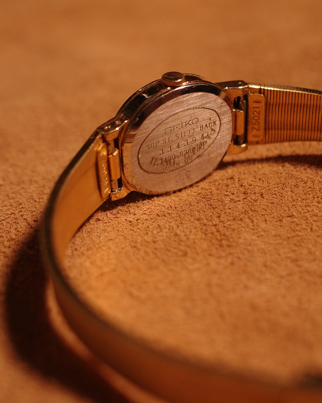 1983 Seiko Red oval shape quartz watch 1400-8360