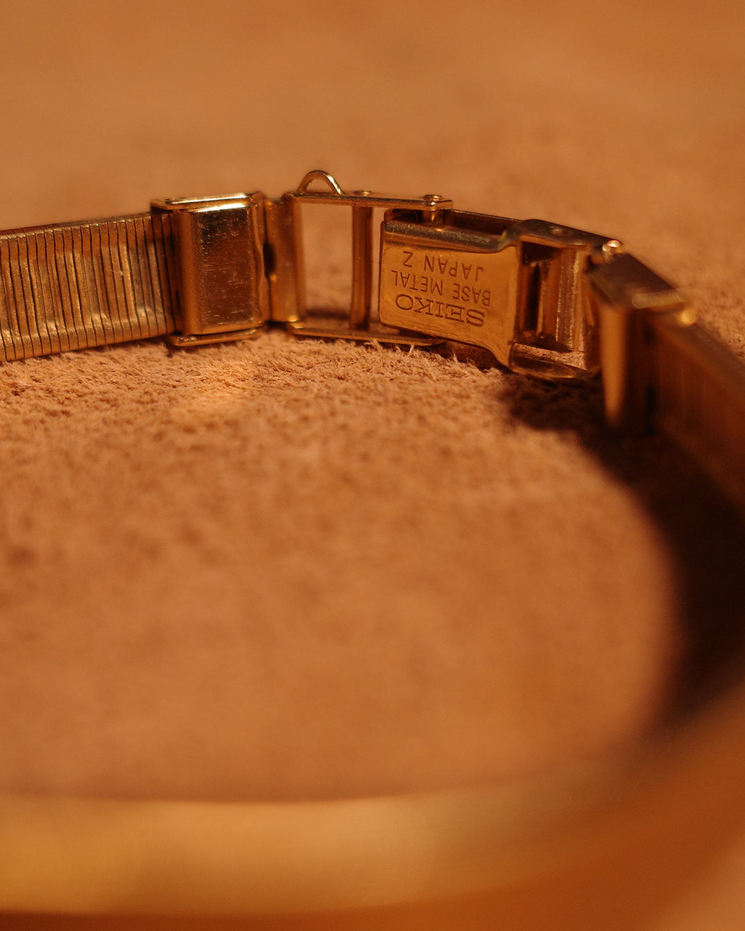 1983 Seiko Red oval shape quartz watch 1400-8360