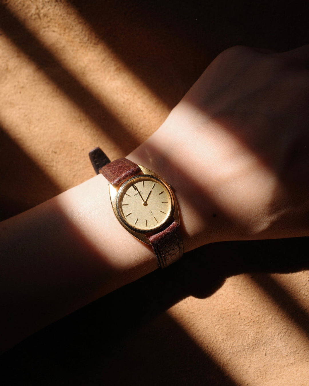 【ASGP】1983 Seiko C shape gold tone quartz watch 2320-0040
