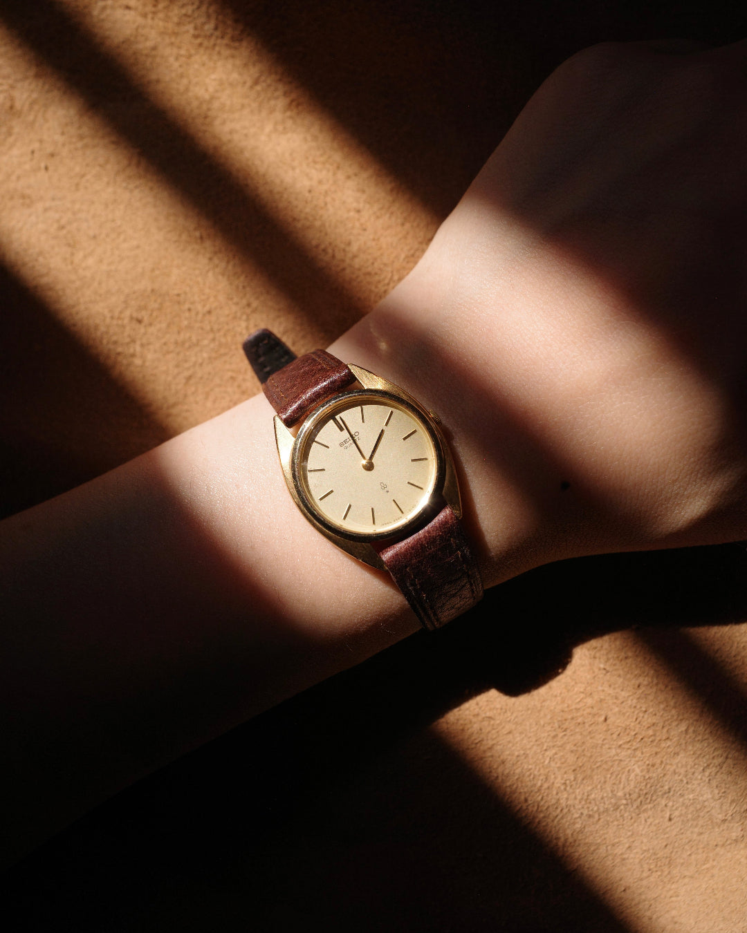 【ASGP】1983 Seiko C shape gold tone quartz watch 2320-0040