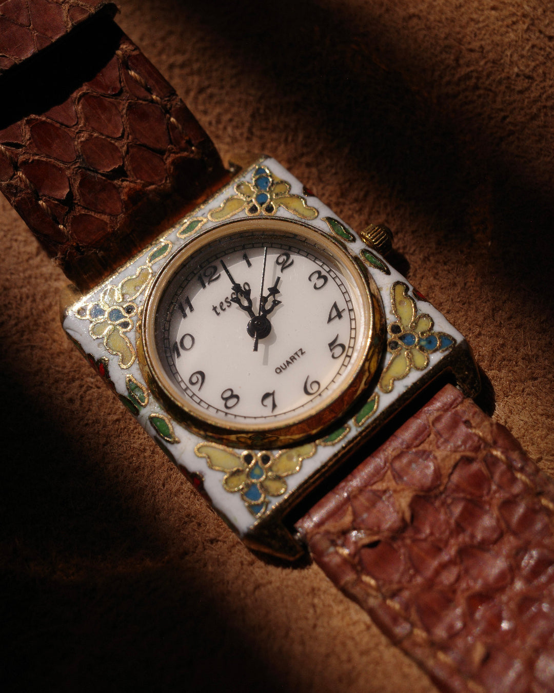 1990 tesoro enamel white flora style quartz watch