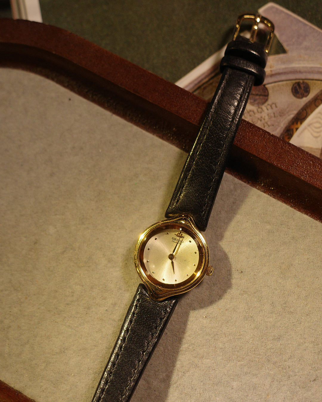 1991 Seiko galaxy collection gold tone watch 4n00-0220