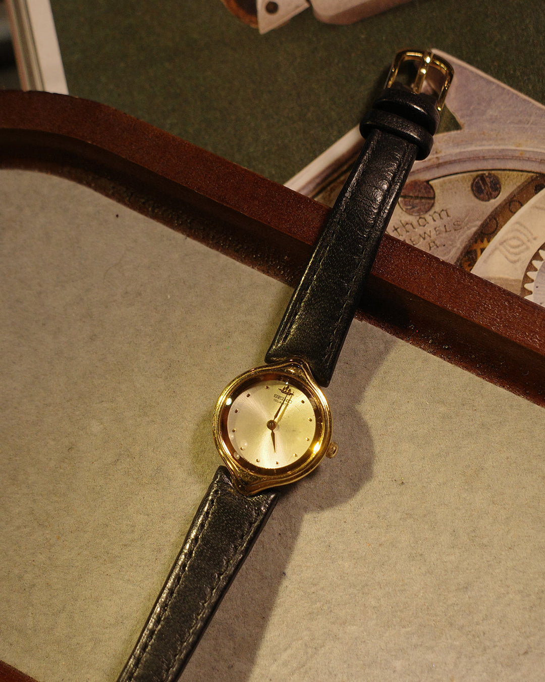 1991 Seiko galaxy collection gold tone watch 4n00-0220
