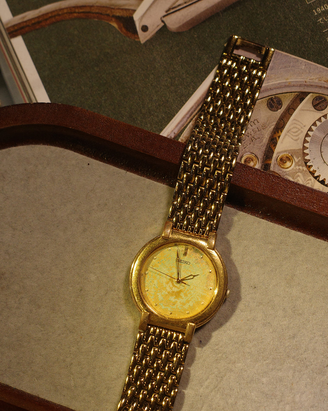1985 Seiko earth gold tone oxidize quartz watch v701-1761