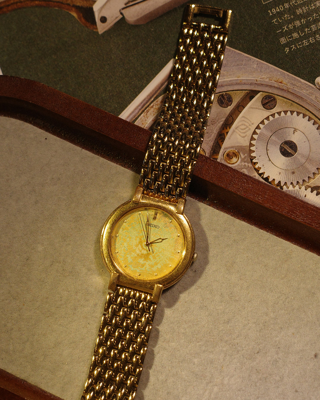 1985 Seiko earth gold tone oxidize quartz watch v701-1761