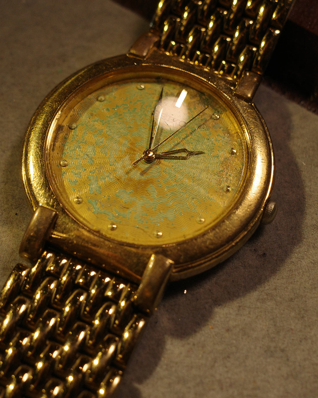 1985 Seiko earth gold tone oxidize quartz watch v701-1761