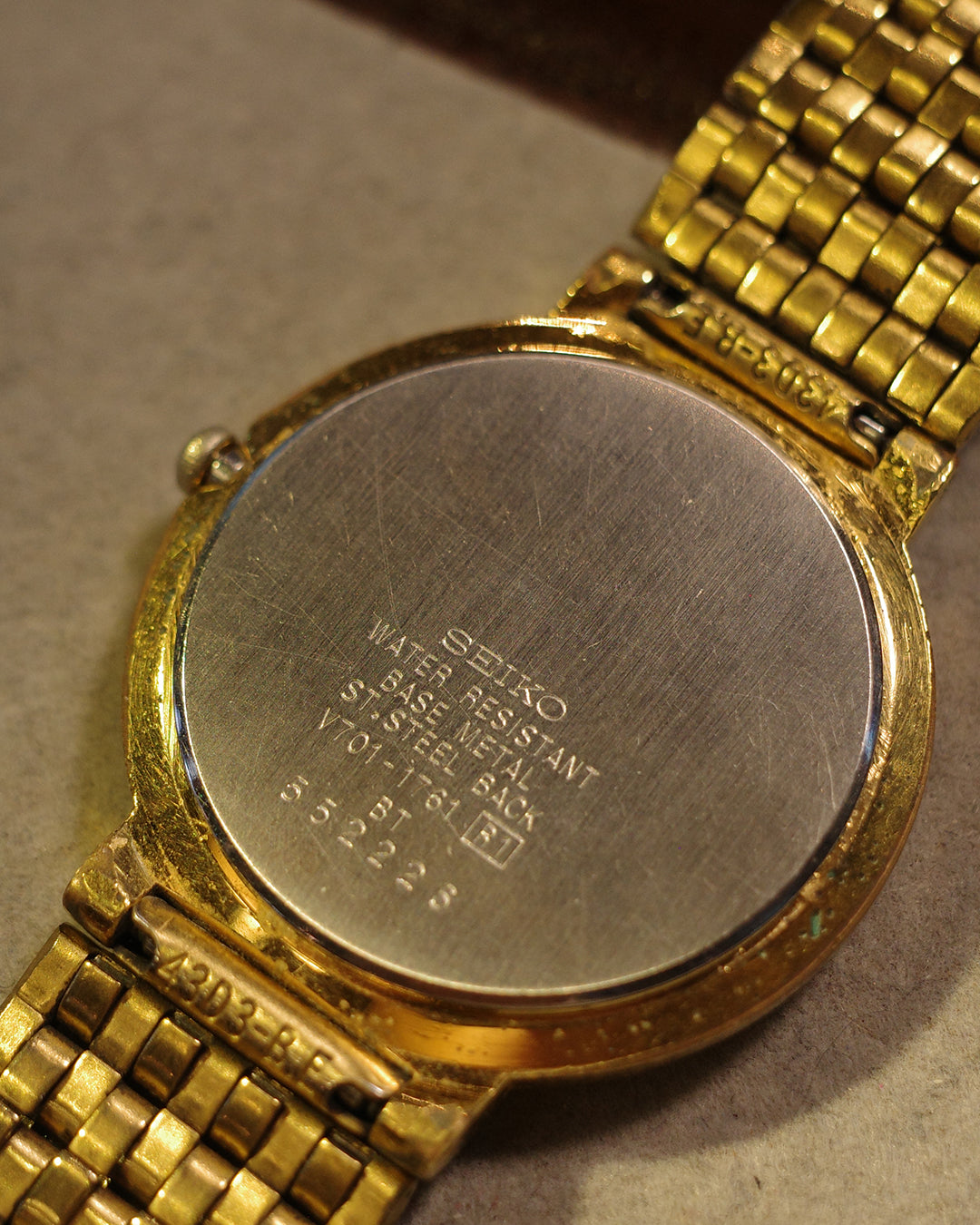 1985 Seiko earth gold tone oxidize quartz watch v701-1761