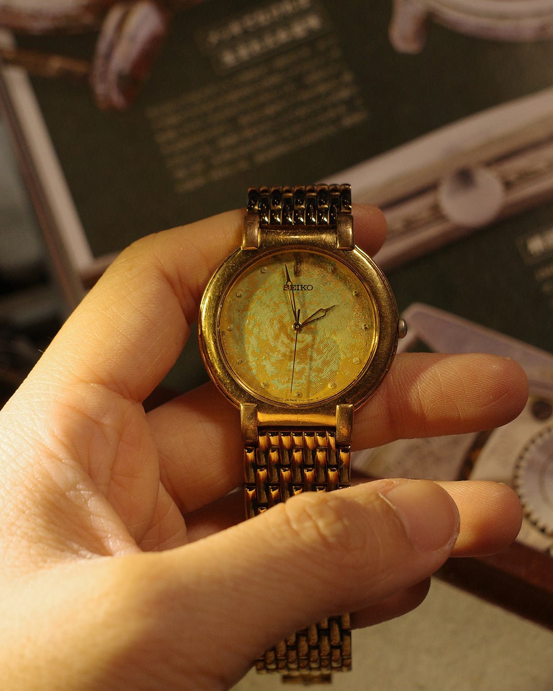 1985 Seiko earth gold tone oxidize quartz watch v701-1761