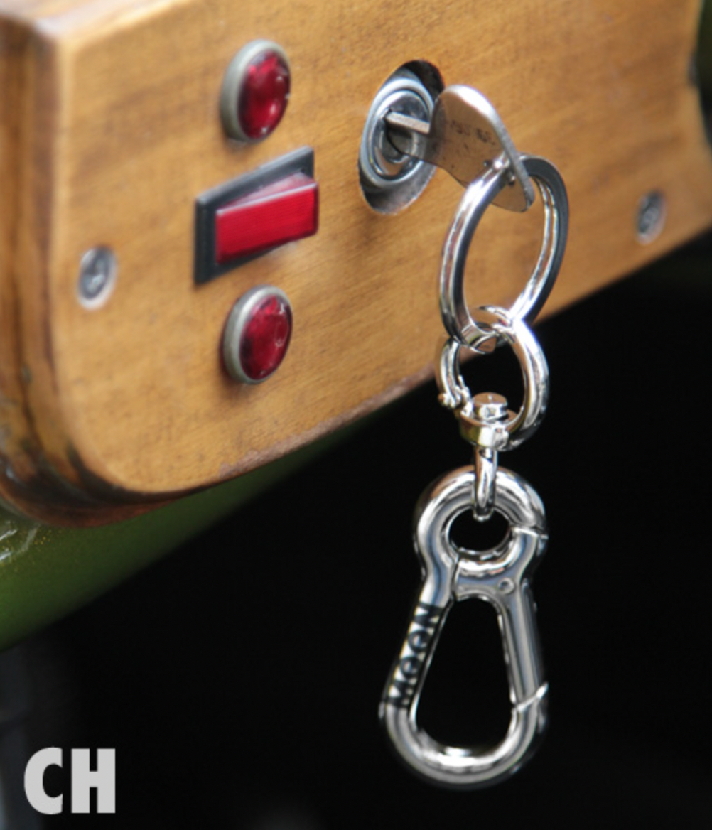 Mooneyes Double Carabiner Key Holder