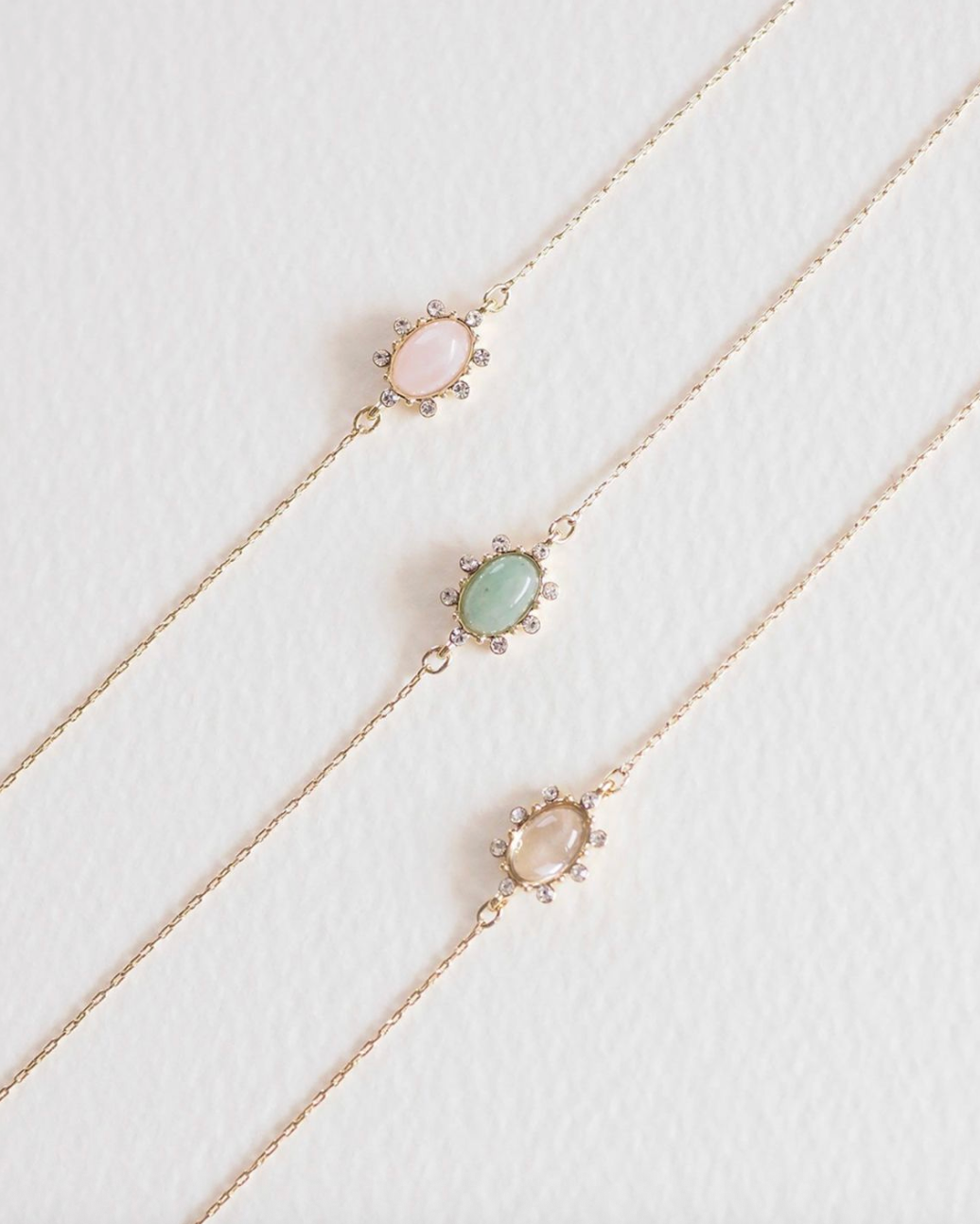 bracelet
[MUK Design Oval Collection ]Gold Tone Dreamy Stone