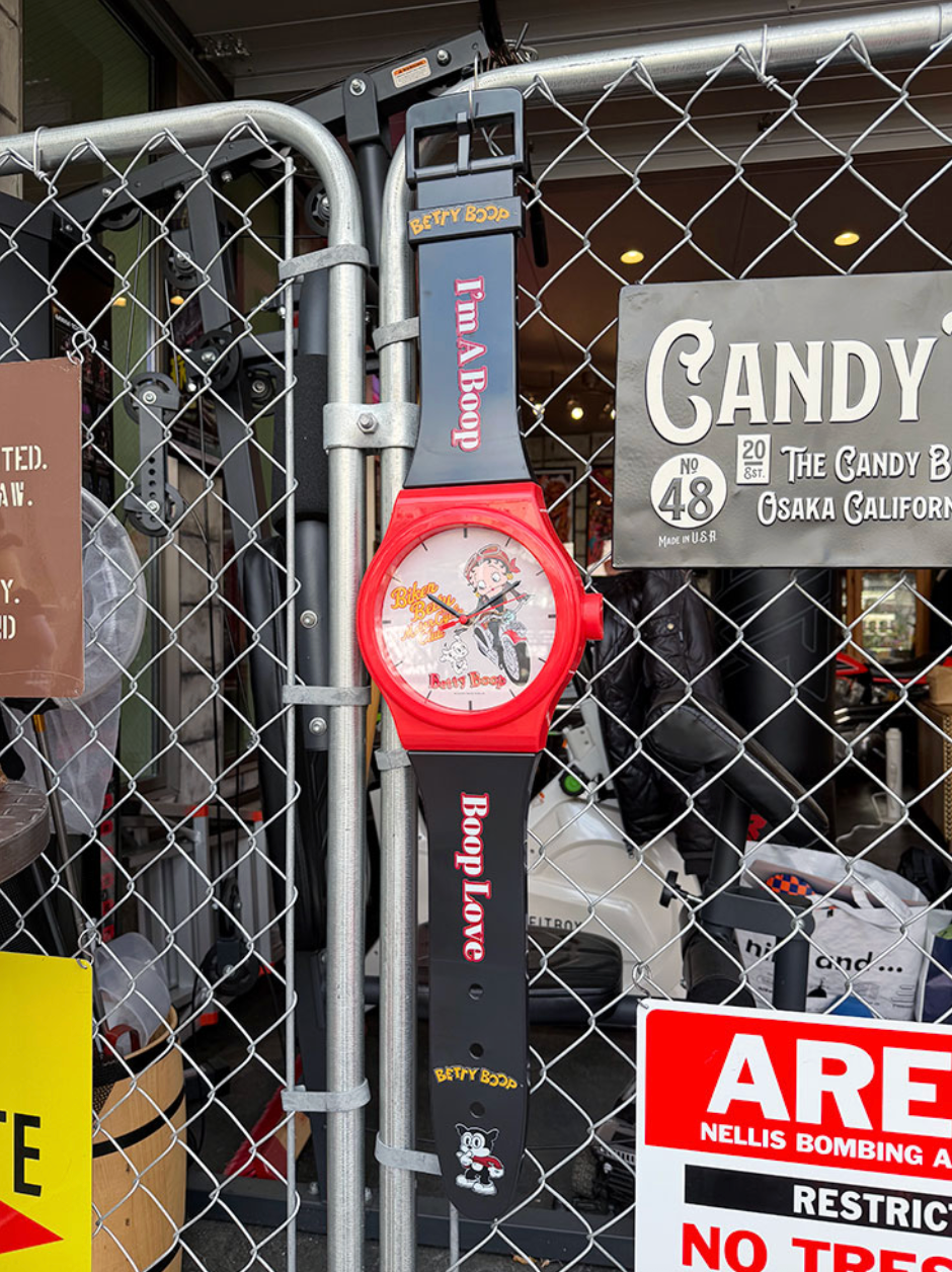 Retro cartoon wall clock