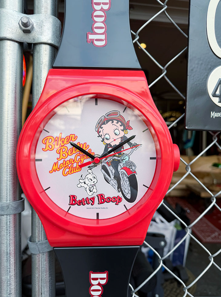 Retro cartoon wall clock