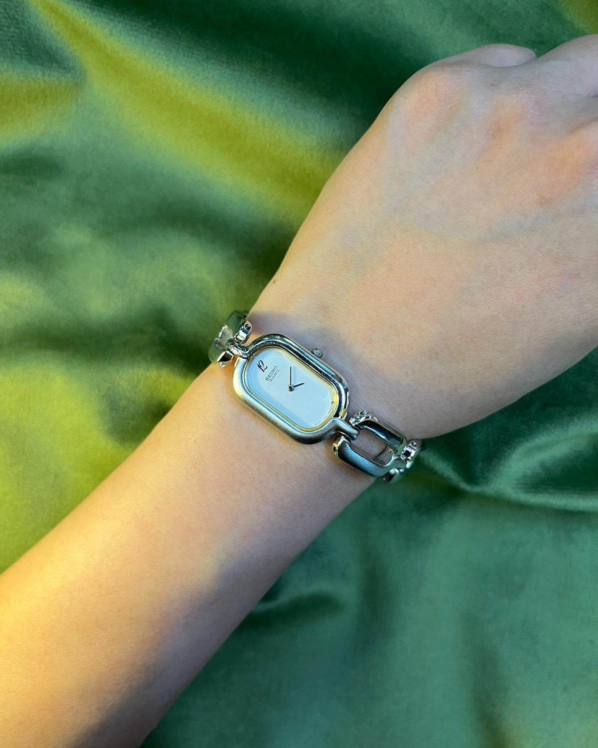Vintage seiko sliver tone chain quartz watch