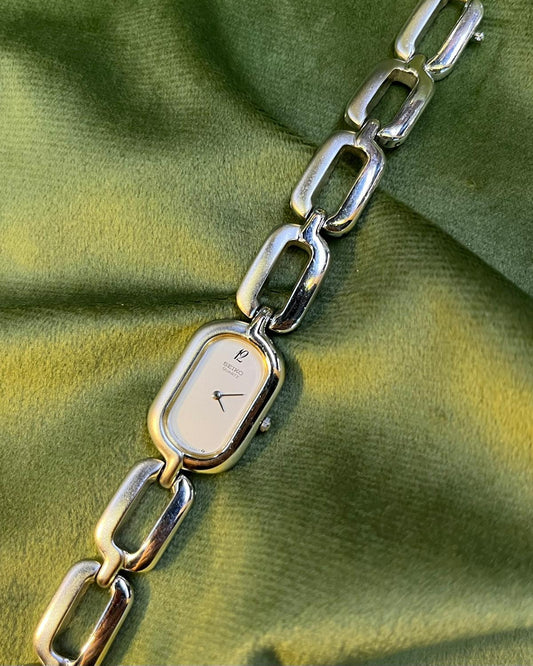 Vintage seiko sliver tone chain quartz watch