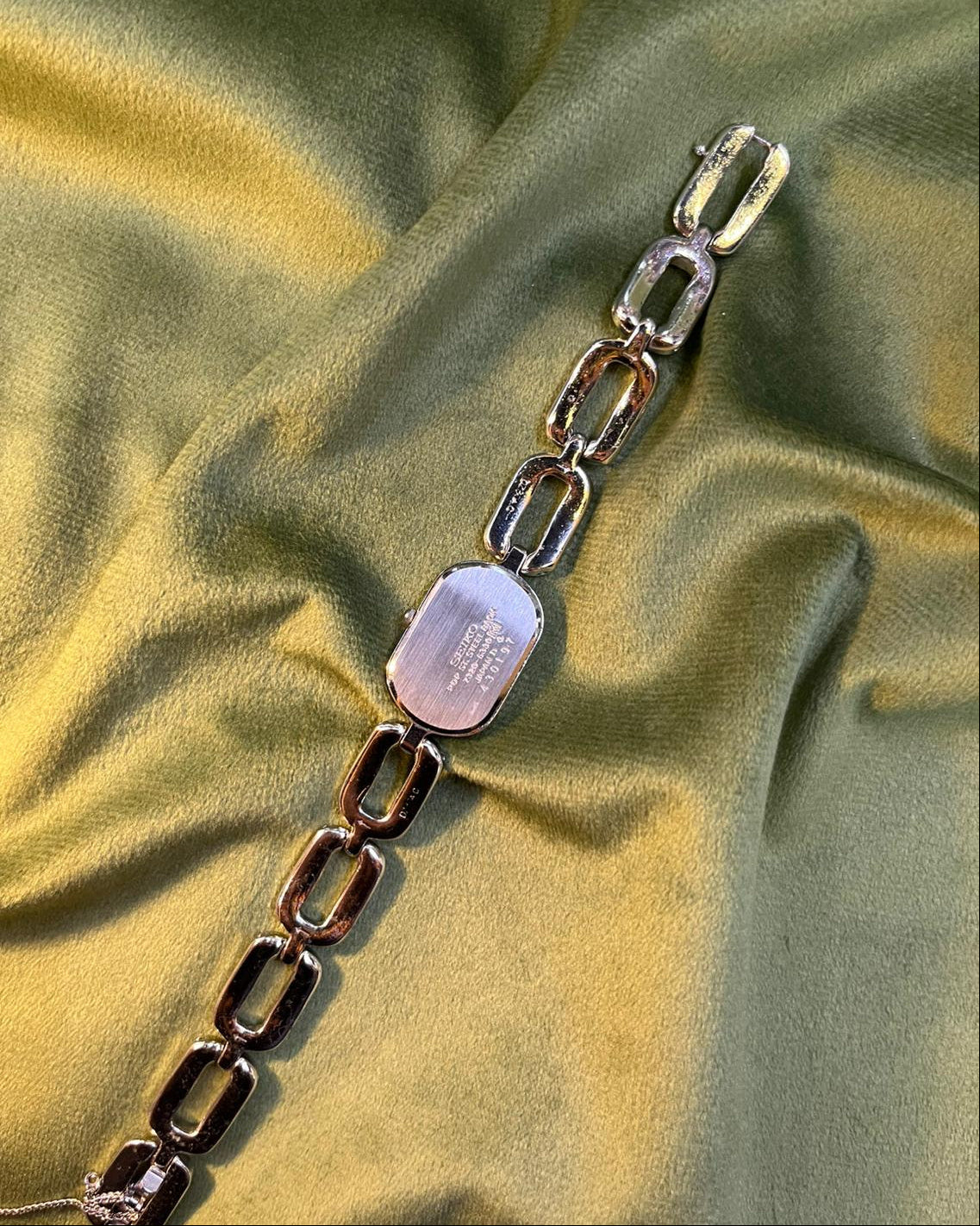 Vintage seiko sliver tone chain quartz watch